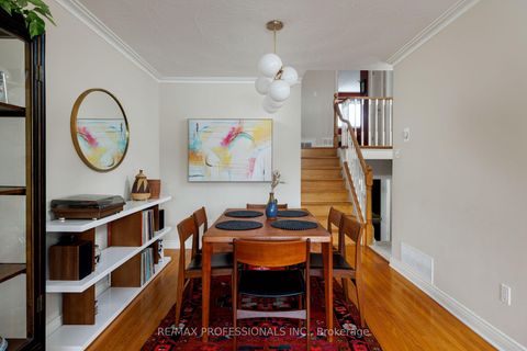 Photo 8 at 4 Gatewood Crescent, Humber Valley, Toronto