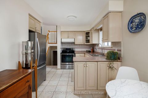 Photo 12 at 4 Gatewood Crescent, Humber Valley, Toronto