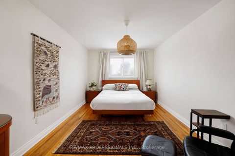 Photo 18 at 4 Gatewood Crescent, Humber Valley, Toronto