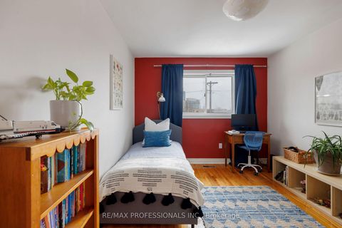 Photo 22 at 4 Gatewood Crescent, Humber Valley, Toronto