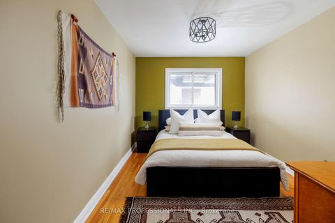 Photo 26 at 4 Gatewood Crescent, Humber Valley, Toronto