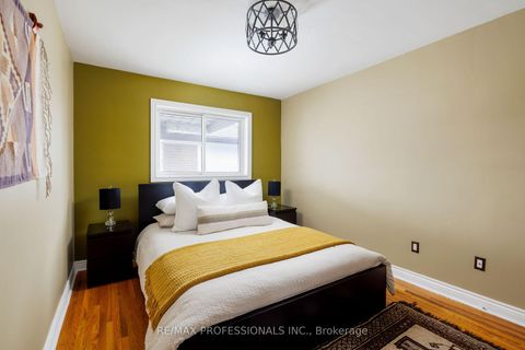 Photo 27 at 4 Gatewood Crescent, Humber Valley, Toronto