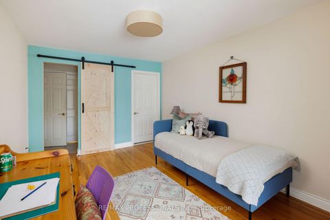 Photo 31 at 4 Gatewood Crescent, Humber Valley, Toronto