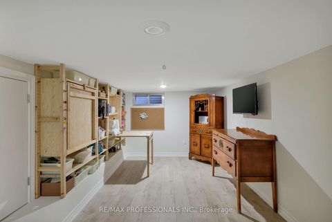 Photo 39 at 4 Gatewood Crescent, Humber Valley, Toronto