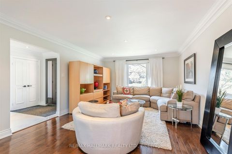 Photo 4 at 136 Mossgrove Trail, Windfields, Toronto