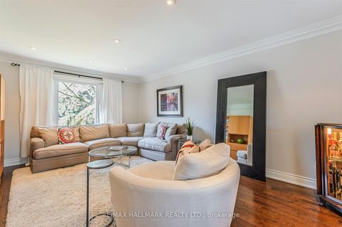 Photo 5 at 136 Mossgrove Trail, Windfields, Toronto