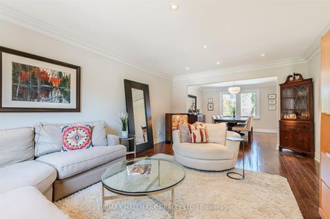 Photo 7 at 136 Mossgrove Trail, Windfields, Toronto