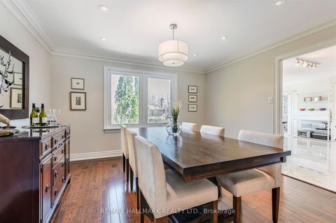 Photo 9 at 136 Mossgrove Trail, Windfields, Toronto