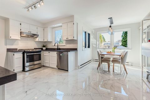 Photo 10 at 136 Mossgrove Trail, Windfields, Toronto