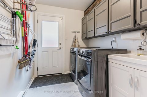 Photo 18 at 136 Mossgrove Trail, Windfields, Toronto