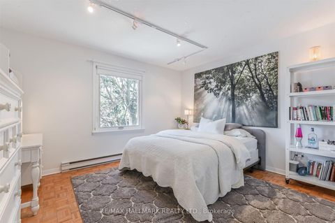 Photo 26 at 136 Mossgrove Trail, Windfields, Toronto