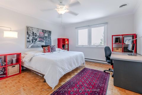 Photo 27 at 136 Mossgrove Trail, Windfields, Toronto