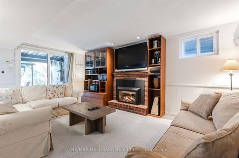 Photo 33 at 136 Mossgrove Trail, Windfields, Toronto