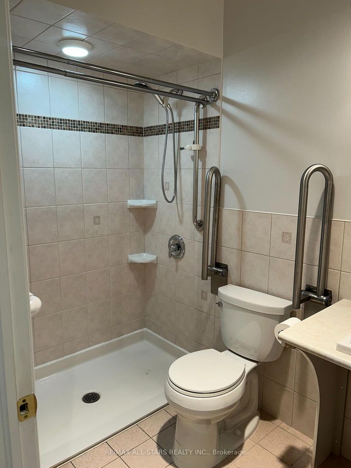 Photo 10 at 171 Shaftsbury Avenue, Westbrook, Richmond Hill