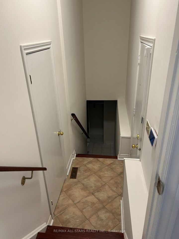 Photo 13 at 171 Shaftsbury Avenue, Westbrook, Richmond Hill