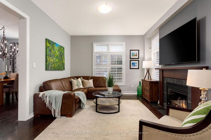 Photo 9 at 2213 Littondale Lane, BC Bronte Creek, Oakville