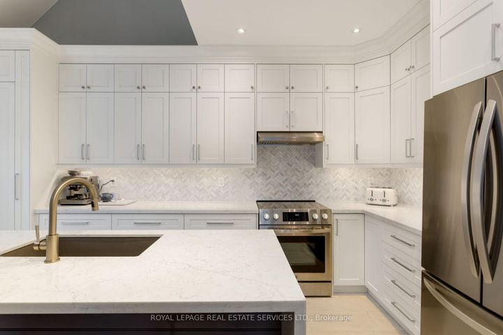 Photo 12 at 2213 Littondale Lane, BC Bronte Creek, Oakville