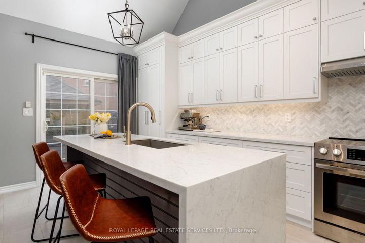 Photo 13 at 2213 Littondale Lane, BC Bronte Creek, Oakville