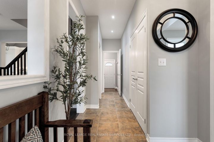 Photo 14 at 2213 Littondale Lane, BC Bronte Creek, Oakville