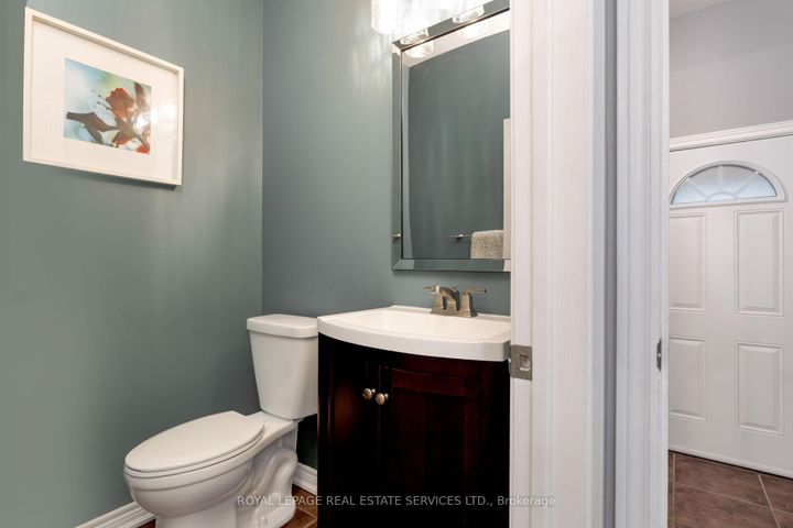 Photo 15 at 2213 Littondale Lane, BC Bronte Creek, Oakville