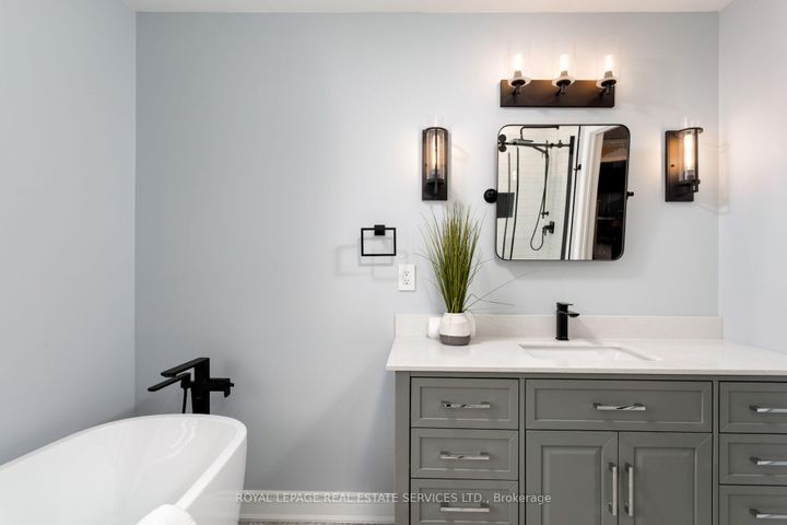 Photo 25 at 2213 Littondale Lane, BC Bronte Creek, Oakville