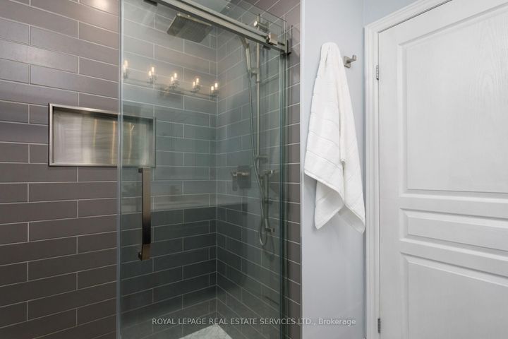 Photo 35 at 2213 Littondale Lane, BC Bronte Creek, Oakville