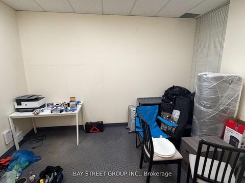 Photo 2 at 15 - 140 Finchdene Square, Rouge E11, Toronto