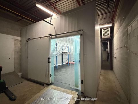 Photo 5 at 15 - 140 Finchdene Square, Rouge E11, Toronto