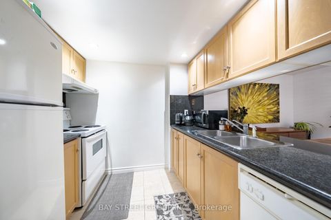 Photo 8 at 1221 - 168 Simcoe Street, Waterfront Communities C1, Toronto