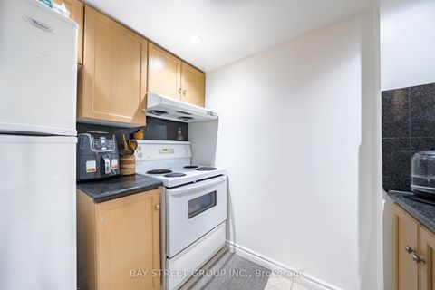 Photo 9 at 1221 - 168 Simcoe Street, Waterfront Communities C1, Toronto