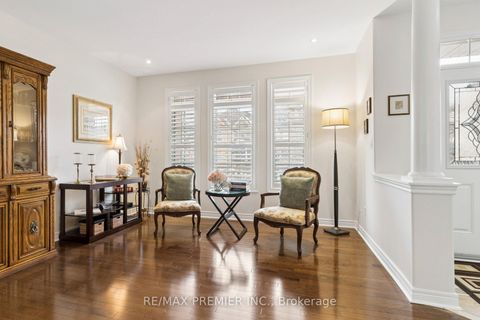 Photo 3 at 11 Eakins Drive E, Bayview Northeast, Aurora