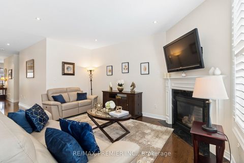 Photo 5 at 11 Eakins Drive E, Bayview Northeast, Aurora