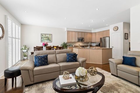 Photo 6 at 11 Eakins Drive E, Bayview Northeast, Aurora