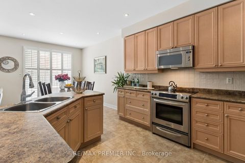 Photo 7 at 11 Eakins Drive E, Bayview Northeast, Aurora