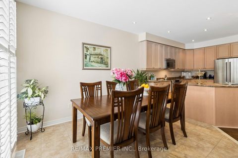 Photo 9 at 11 Eakins Drive E, Bayview Northeast, Aurora