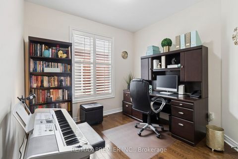 Photo 13 at 11 Eakins Drive E, Bayview Northeast, Aurora