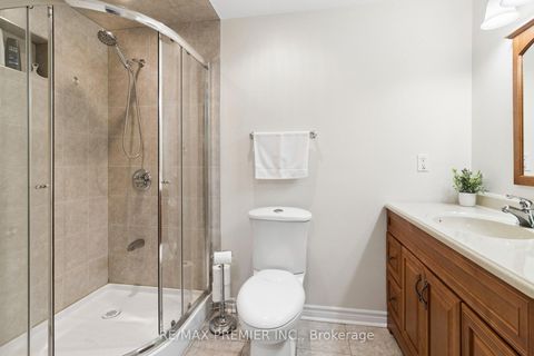 Photo 20 at 11 Eakins Drive E, Bayview Northeast, Aurora