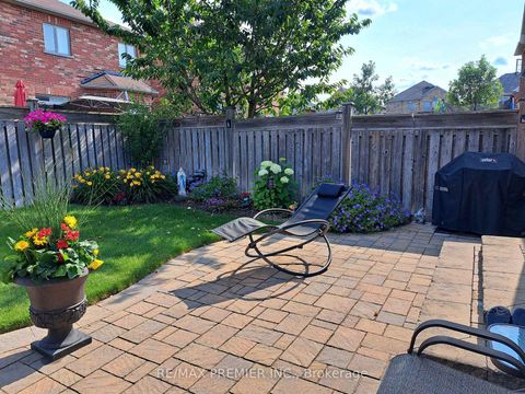 Photo 21 at 11 Eakins Drive E, Bayview Northeast, Aurora