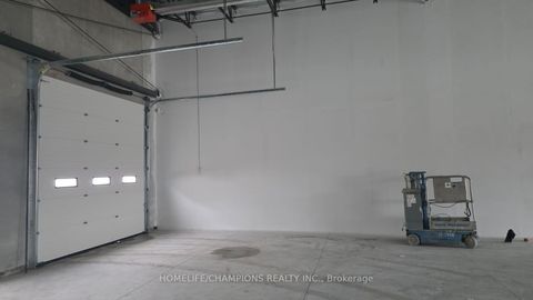 Photo 4 at 3 - 95 State Crown Boulevard, Milliken, Toronto