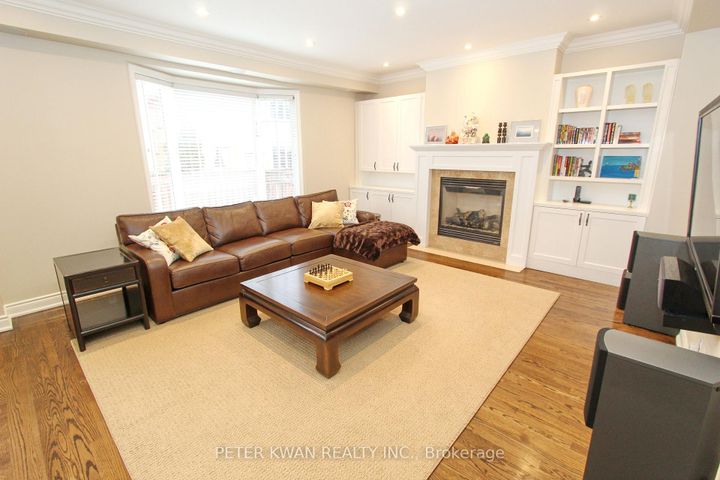 Photo 7 at 19 Seabreeze Avenue, Patterson, Vaughan