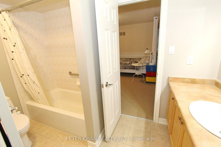 Photo 26 at 19 Seabreeze Avenue, Patterson, Vaughan