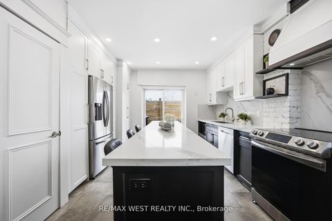 Photo 13 at 902 Woodbine Avenue, Woodbine Corridor, Toronto