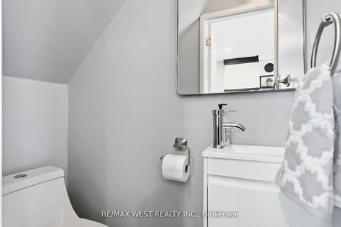 Photo 17 at 902 Woodbine Avenue, Woodbine Corridor, Toronto