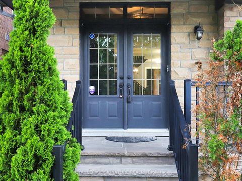 Photo 2 at 46 Kincardine Street, Kleinburg, Vaughan