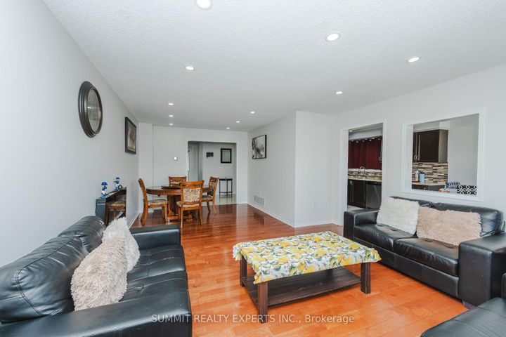 Photo 11 at 70 Wildberry Crescent, Wellington, Brampton