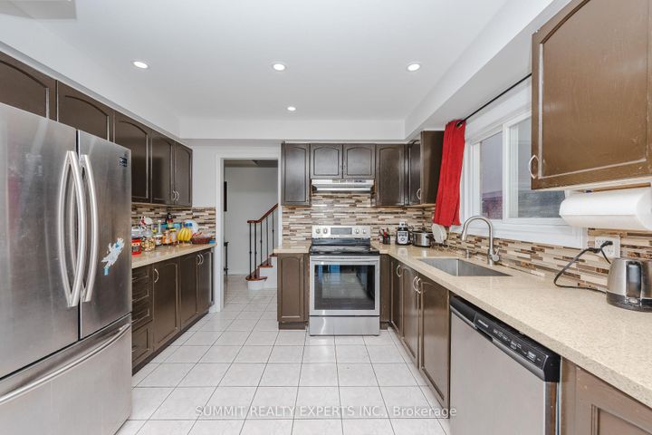 Photo 12 at 70 Wildberry Crescent, Wellington, Brampton