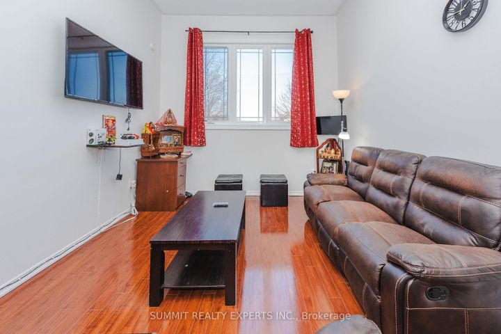 Photo 19 at 70 Wildberry Crescent, Wellington, Brampton