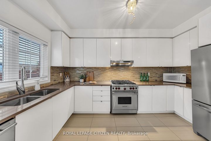 Photo 11 at 1882 Esterbrook Drive, Taunton, Oshawa