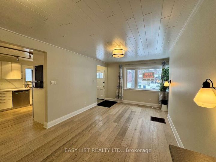 Photo 2 at 28 Inverleigh Drive, Queensway, Toronto