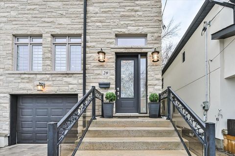 Photo 1 at 20 Cambrai Avenue, Lumsden, Toronto